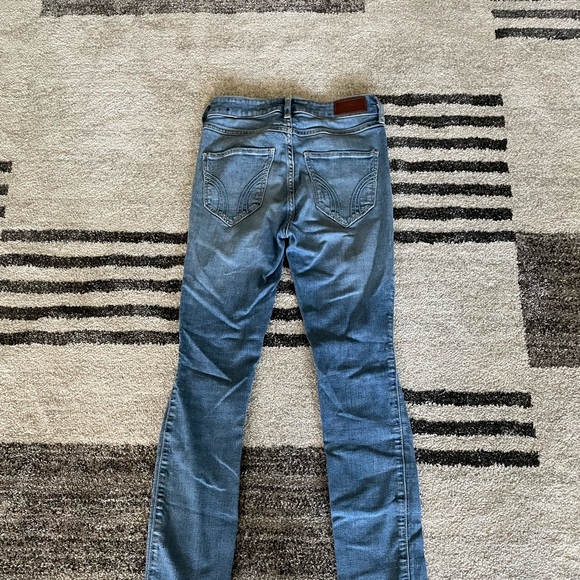 High Rise Hollister Jeans - Picture 4 of 5